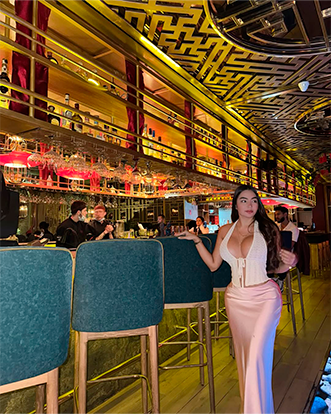 modelo-webcam-con-empleo-en-la-agencia-online